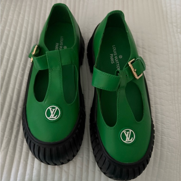 Green Shoes - Picture 2 of 7